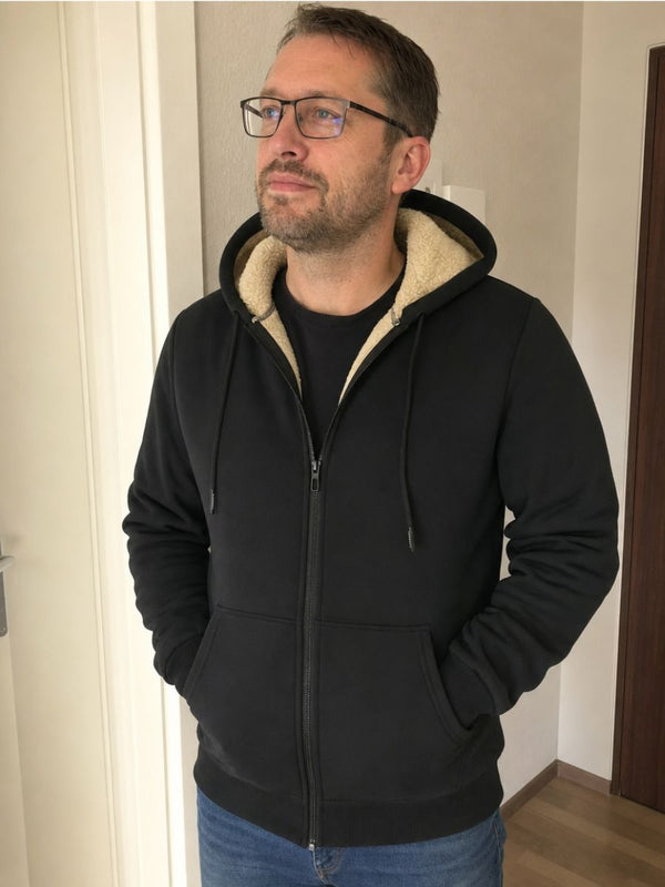 Niklas R.